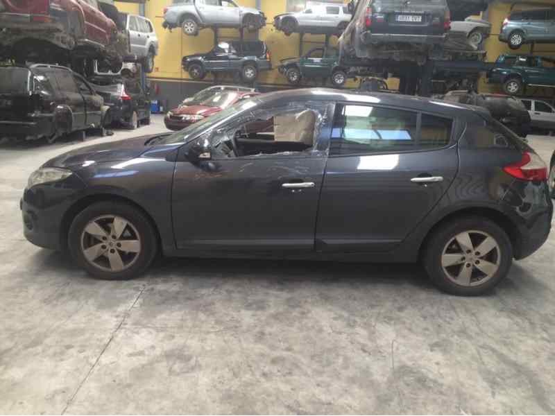 renault megane iii berlina 5 p del año 2009