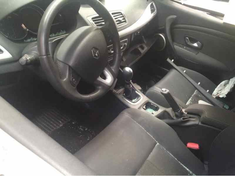 renault megane iii berlina 5 p del año 2009