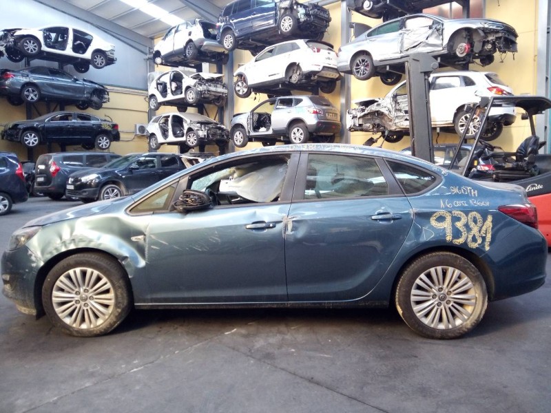 opel astra j lim. 4türig del año 2014