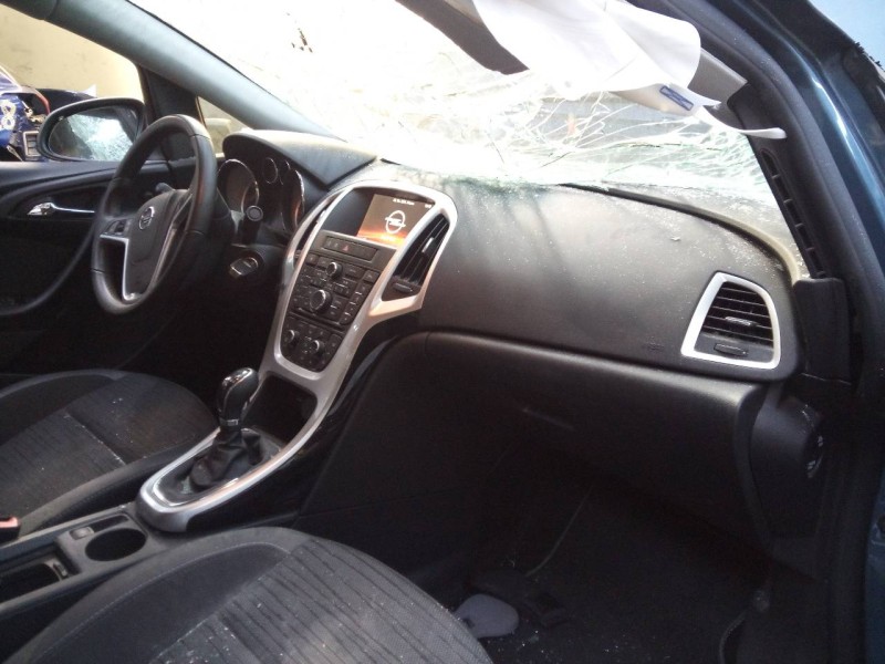 opel astra j lim. 4türig del año 2014