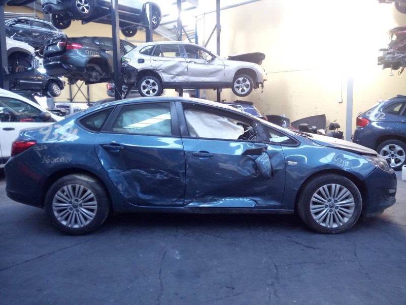 opel astra j lim. 4türig del año 2014