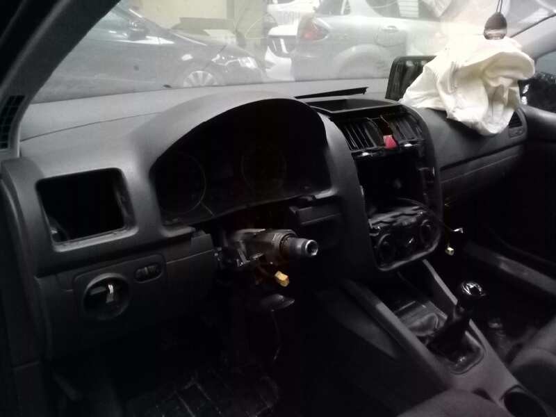 volkswagen golf v berlina (1k1) del año 2005