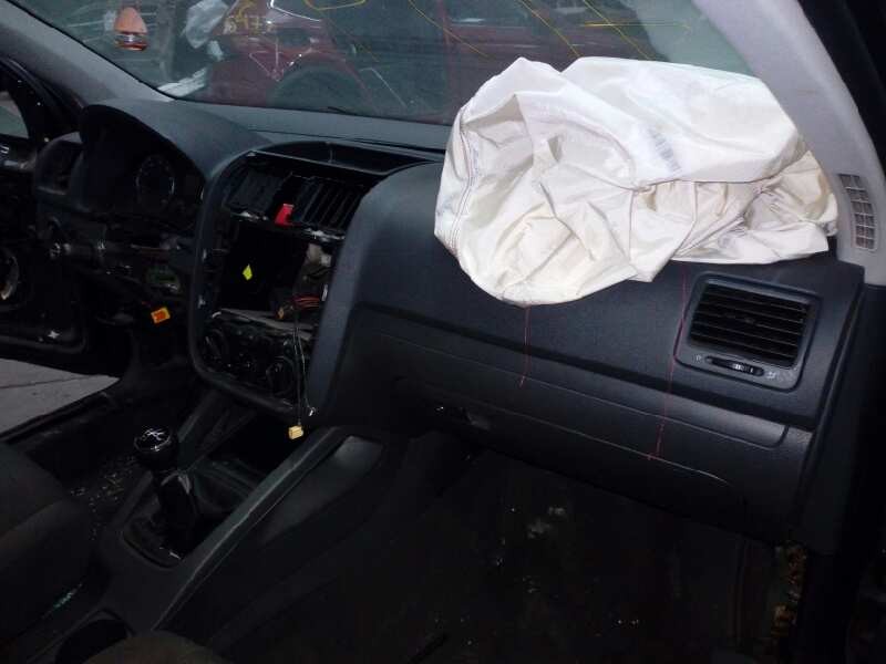 volkswagen golf v berlina (1k1) del año 2005
