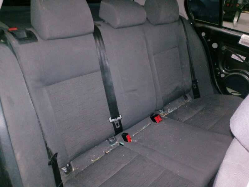 volkswagen golf v berlina (1k1) del año 2005