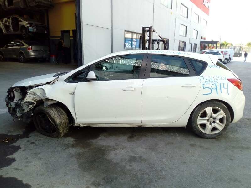 opel astra j lim. del año 2011