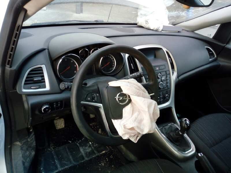 opel astra j lim. del año 2011