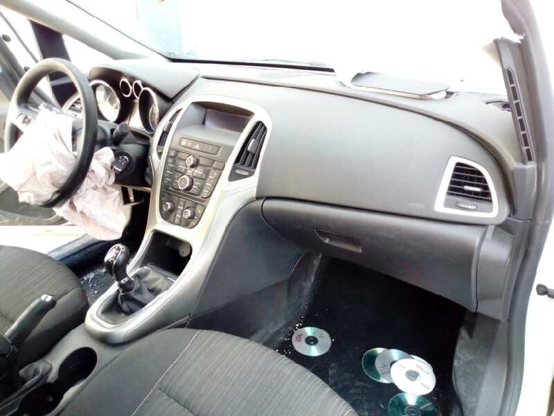 opel astra j lim. del año 2011