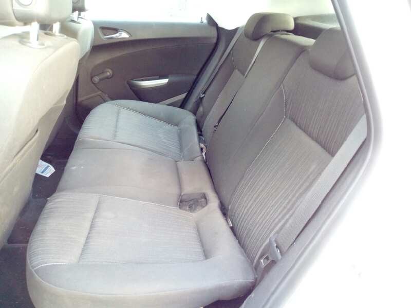 opel astra j lim. del año 2011