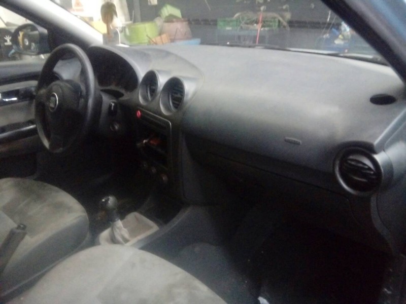 seat ibiza (6l1) del año 2002