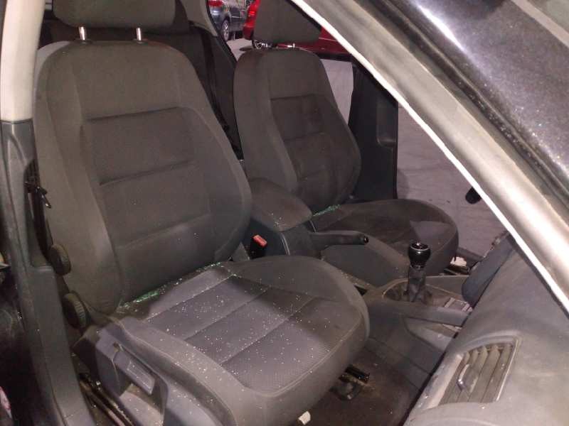 volkswagen golf v berlina (1k1) del año 2004