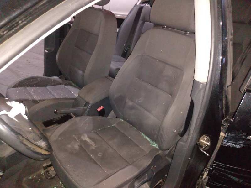 volkswagen golf v berlina (1k1) del año 2004