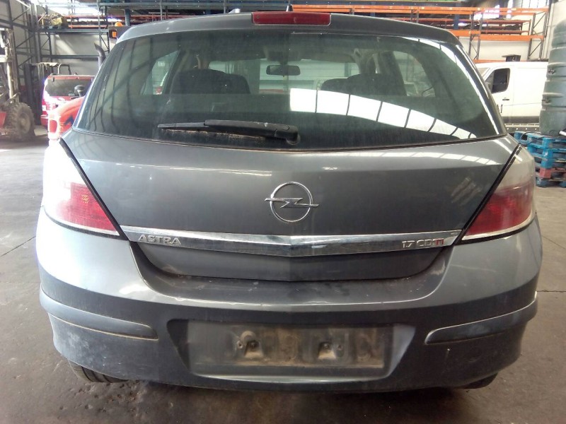 opel astra h berlina del año 2005