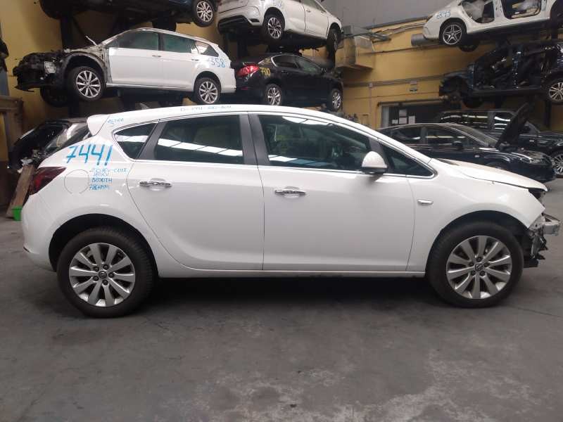 opel astra j lim. del año 2012