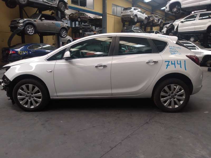 opel astra j lim. del año 2012