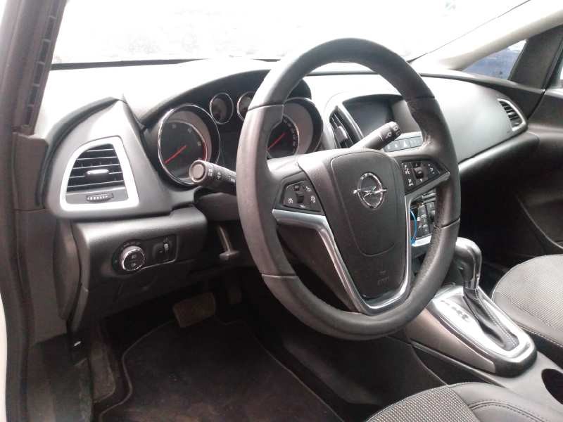 opel astra j lim. del año 2012