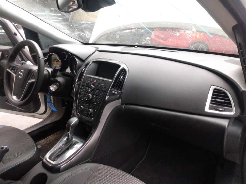 opel astra j lim. del año 2012