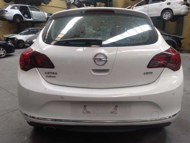 opel astra j lim. del año 2012