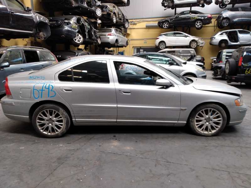 volvo s60 berlina del año 2004