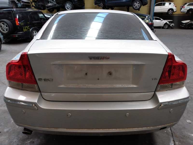 volvo s60 berlina del año 2004