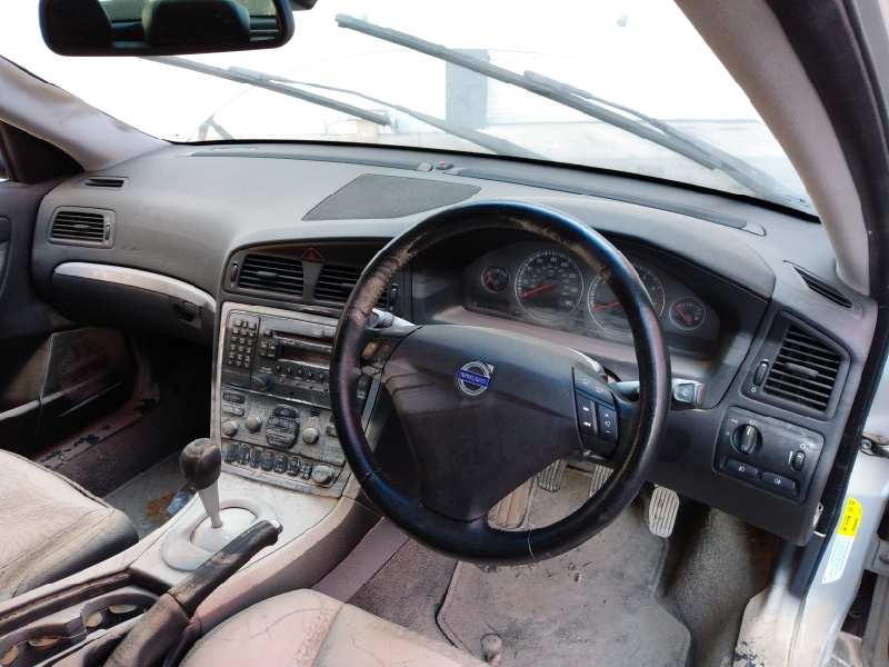volvo s60 berlina del año 2004