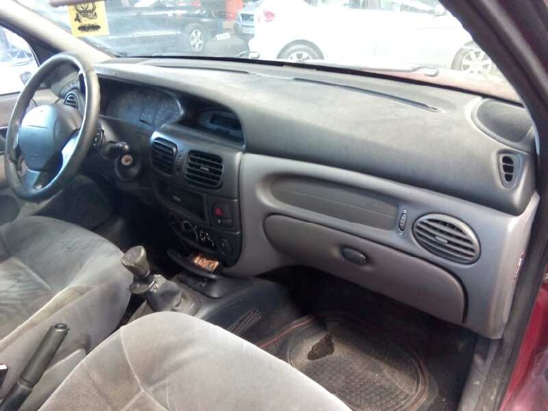 renault megane i fase 2 berlina (ba0) del año 2000