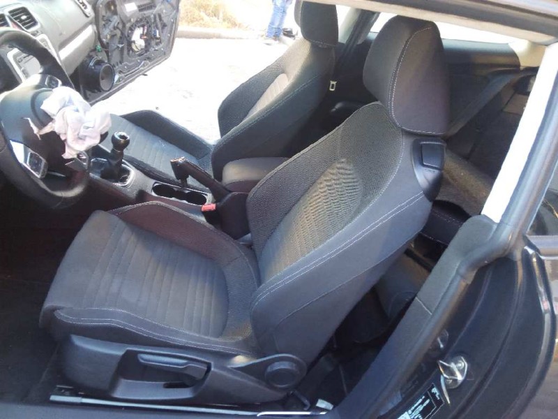 volkswagen scirocco (137) del año 2010