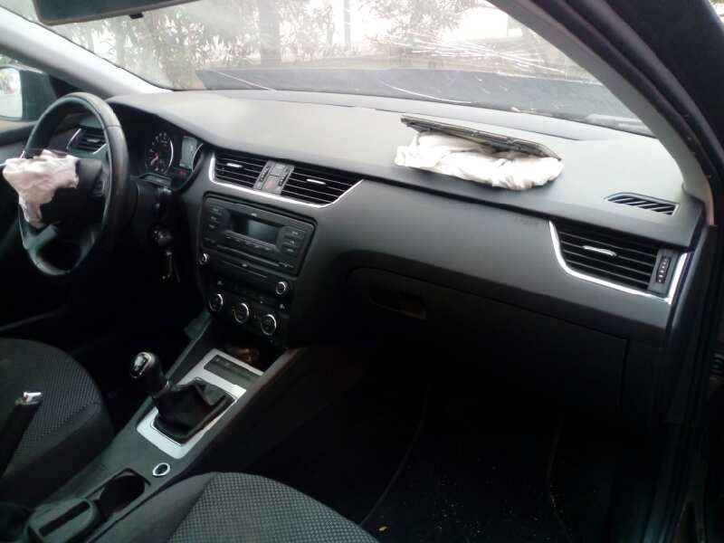 skoda octavia lim. (5e3) del año 2014