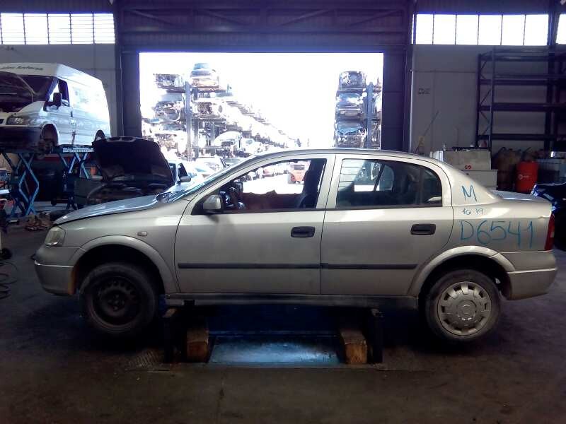 opel astra g berlina del año 2002