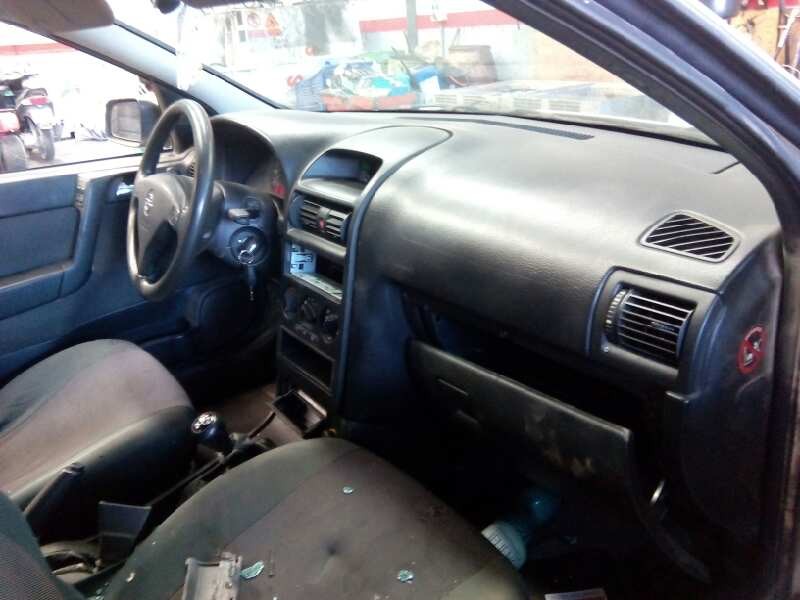 opel astra g berlina del año 2002
