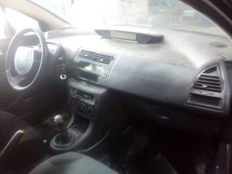 citroën c4 berlina del año 2006