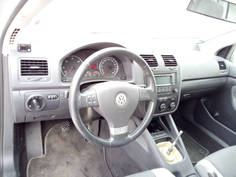 volkswagen golf v berlina (1k1) del año 2005