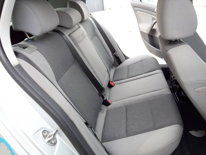 volkswagen golf v berlina (1k1) del año 2005