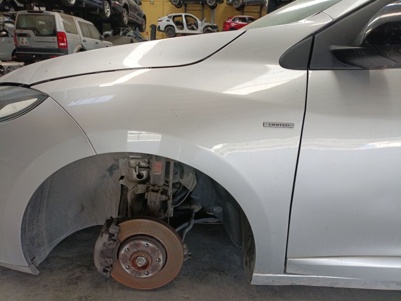 Recambio de aleta delantera izquierda para renault megane iii hatchback (bz0/1_, b3_) 1.2 tce (bz2b, bz11) referencia OEM IAM   