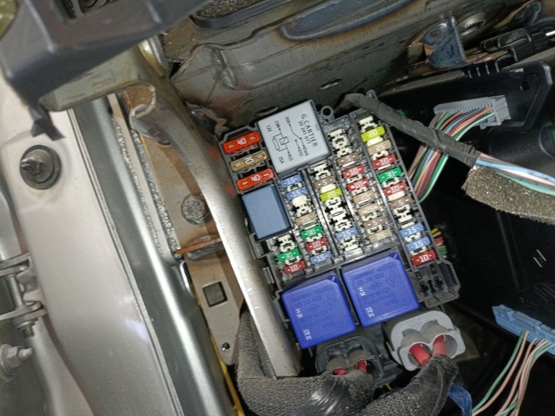 Recambio de caja reles / fusibles para renault megane iii hatchback (bz0/1_, b3_) 1.2 tce (bz2b, bz11) referencia OEM IAM   