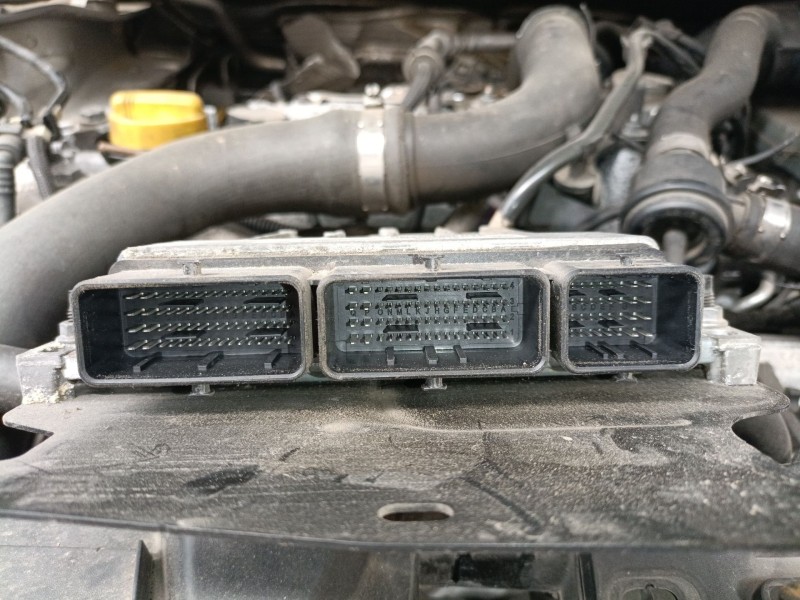 Recambio de centralita motor uce para renault megane iii hatchback (bz0/1_, b3_) 1.2 tce (bz2b, bz11) referencia OEM IAM 2371048