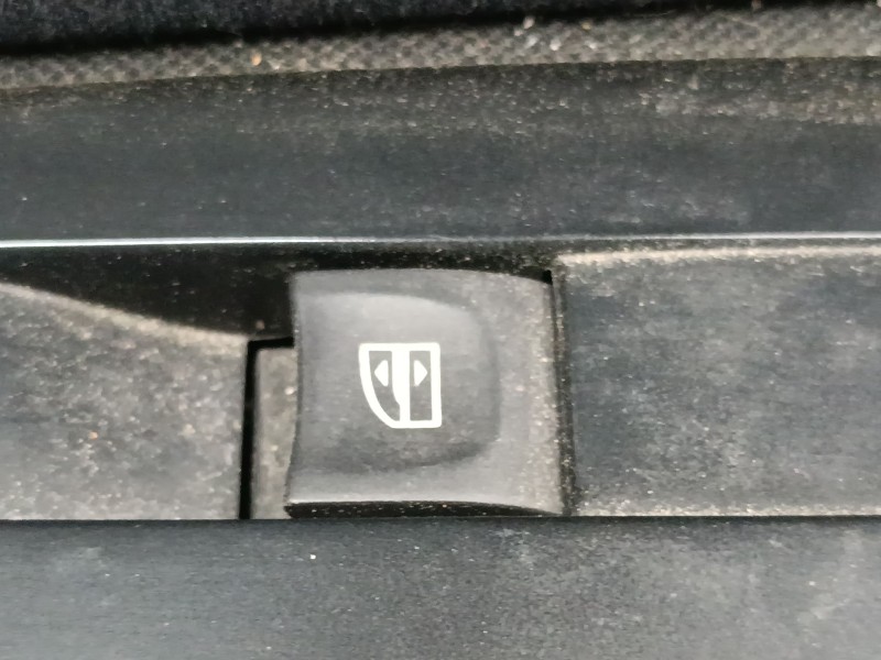 Recambio de mando elevalunas delantero derecho para renault megane iii hatchback (bz0/1_, b3_) 1.2 tce (bz2b, bz11) referencia O