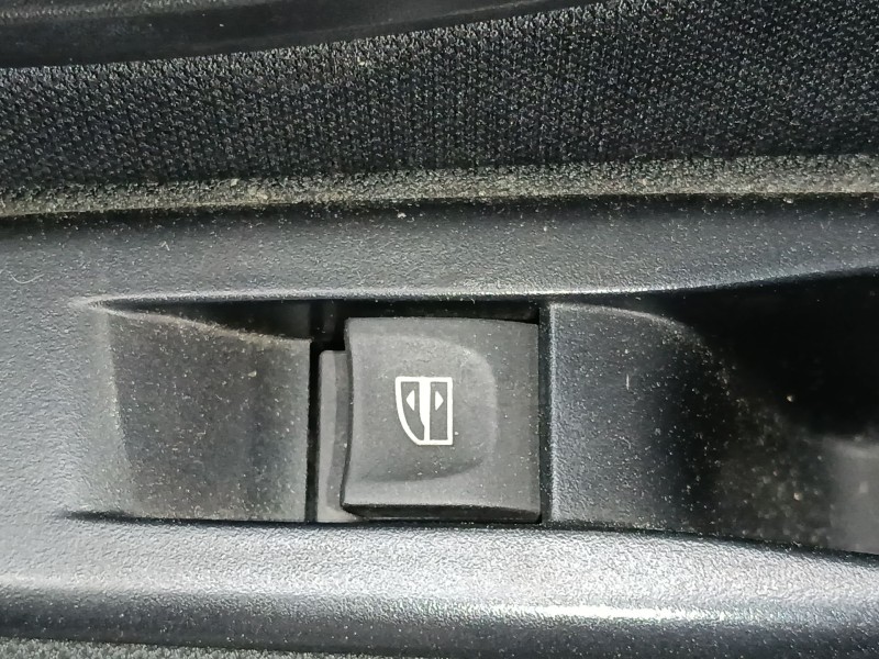 Recambio de mando elevalunas trasero derecho para renault megane iii hatchback (bz0/1_, b3_) 1.2 tce (bz2b, bz11) referencia OEM