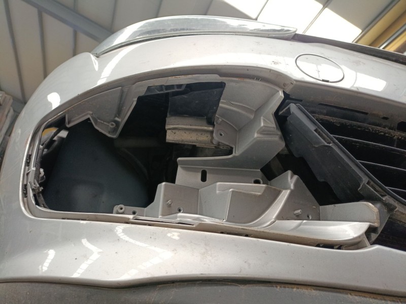 Recambio de paragolpes delantero para renault megane iii hatchback (bz0/1_, b3_) 1.2 tce (bz2b, bz11) referencia OEM IAM   