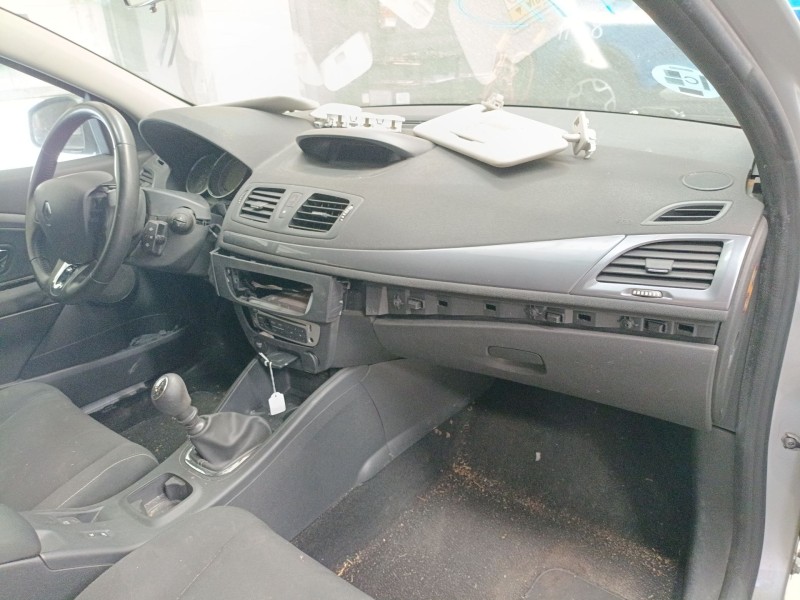 Recambio de salpicadero para renault megane iii hatchback (bz0/1_, b3_) 1.2 tce (bz2b, bz11) referencia OEM IAM   