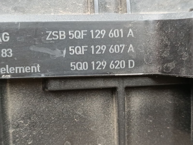 Recambio de filtro aire para audi q3 sportback (f3n) 35 tdi referencia OEM IAM 5QF129601A  