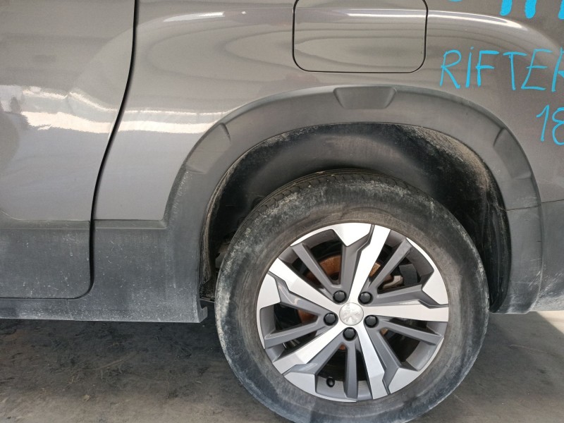 Recambio de aletin trasero izquierdo para peugeot rifter 1.5 bluehdi 130 referencia OEM IAM   