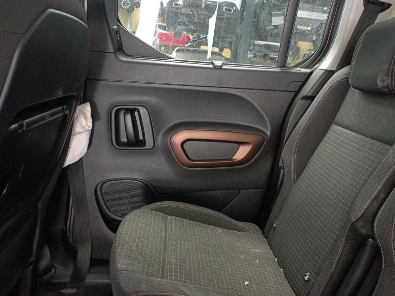 Recambio de guarnecido puerta trasera derecha para peugeot rifter 1.5 bluehdi 130 referencia OEM IAM   