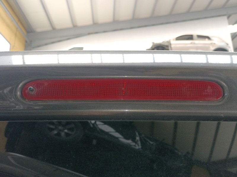 Recambio de luz central de freno para peugeot rifter 1.5 bluehdi 130 referencia OEM IAM   