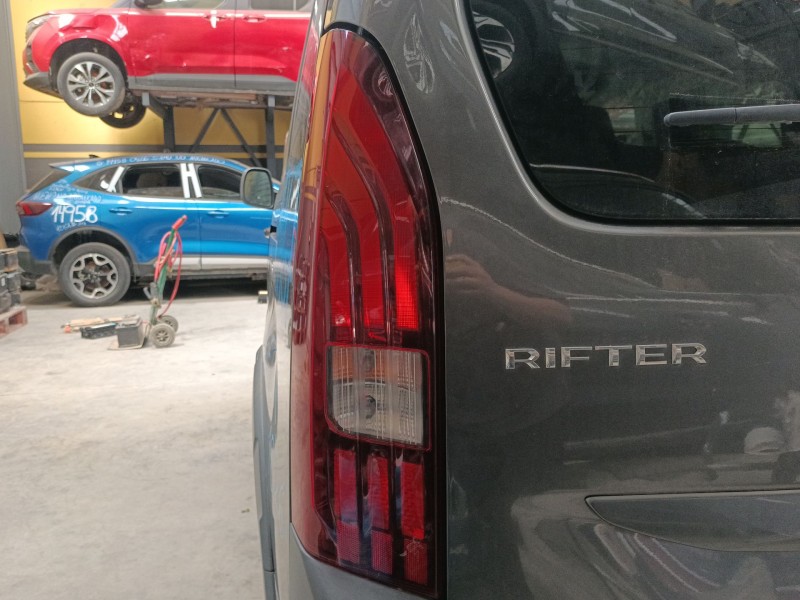 Recambio de piloto trasero izquierdo para peugeot rifter 1.5 bluehdi 130 referencia OEM IAM   