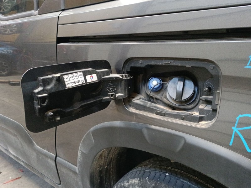 Recambio de tapa exterior combustible para peugeot rifter 1.5 bluehdi 130 referencia OEM IAM   