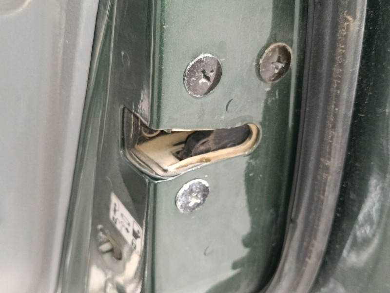 Recambio de cerradura puerta trasera derecha para kia sorento i (jc) 2.5 crdi referencia OEM IAM   