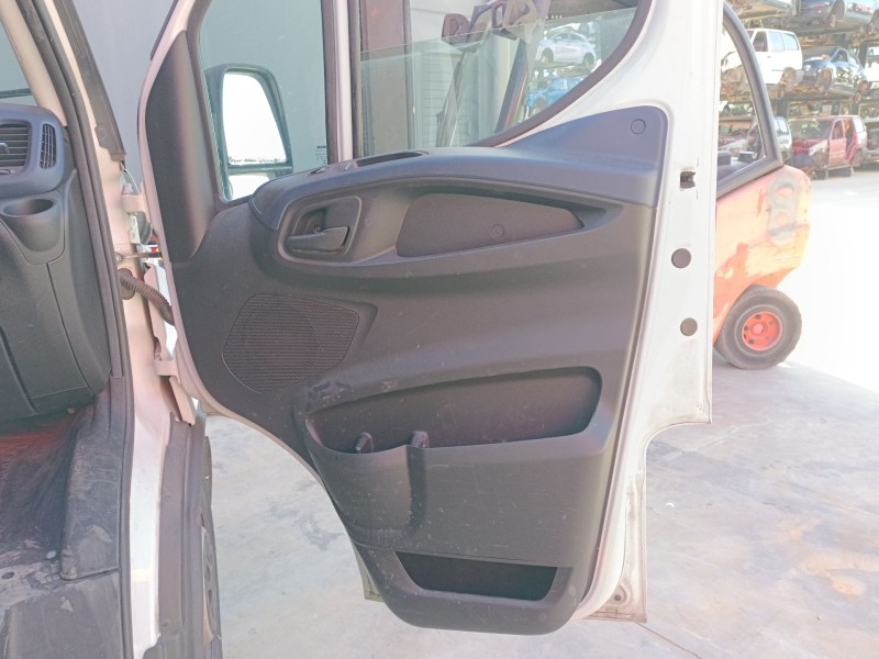 Recambio de guarnecido puerta delantera derecha para iveco daily vi furgoneta 35s18, 35c18, 40c18, 50c18, 60c18, 65c18, 70c18 re