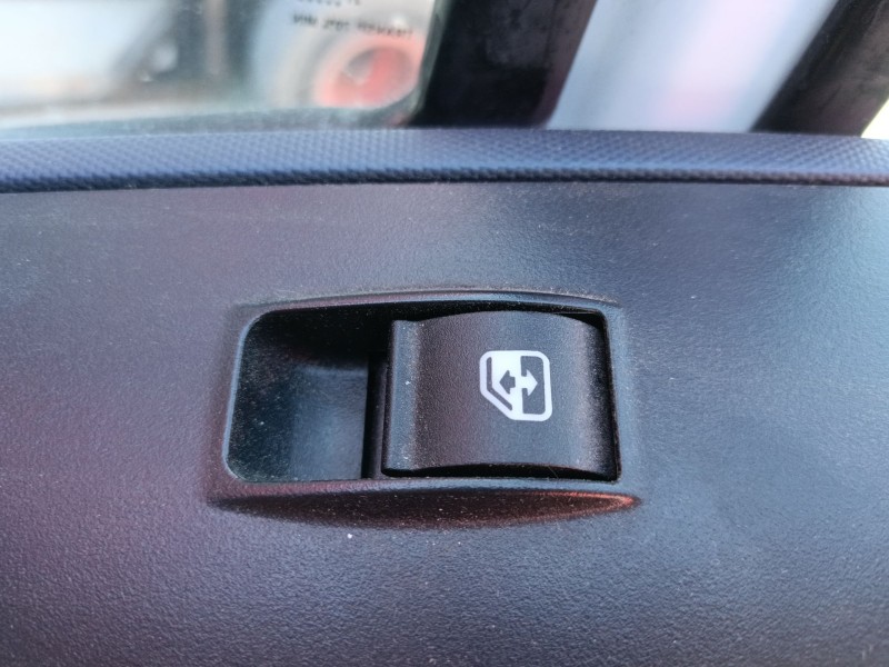 Recambio de mando elevalunas delantero derecho para iveco daily vi furgoneta 35s18, 35c18, 40c18, 50c18, 60c18, 65c18, 70c18 ref