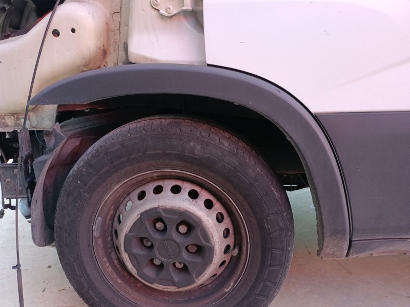 Recambio de aletin delantero izquierdo para iveco daily vi furgoneta 35s18, 35c18, 40c18, 50c18, 60c18, 65c18, 70c18 referencia 