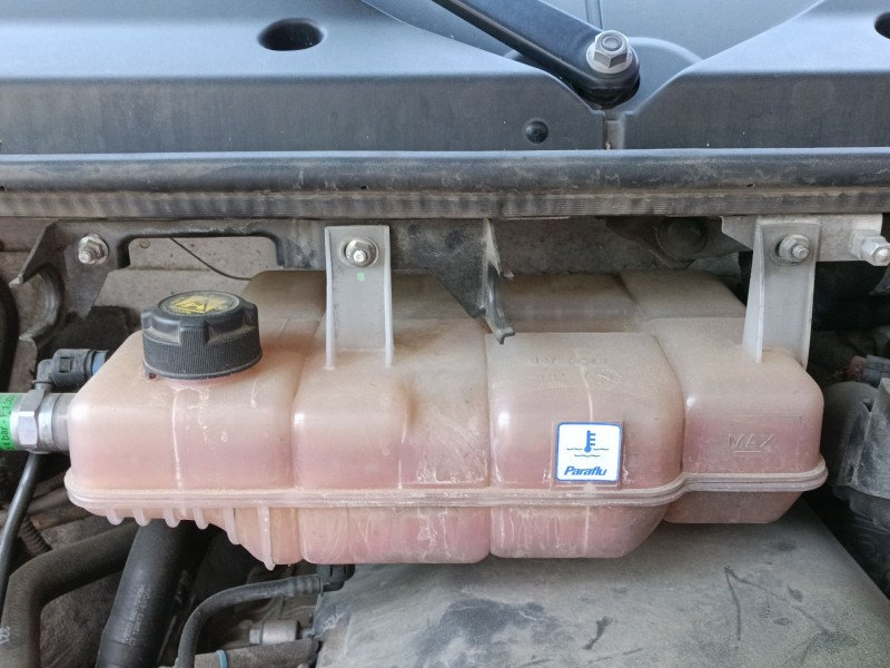 Recambio de deposito expansion para iveco daily vi furgoneta 35s18, 35c18, 40c18, 50c18, 60c18, 65c18, 70c18 referencia OEM IAM 